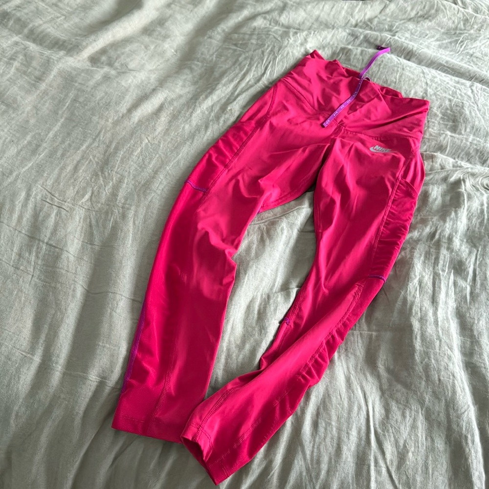 Nike Dri Fit high waisted leggings with pockets